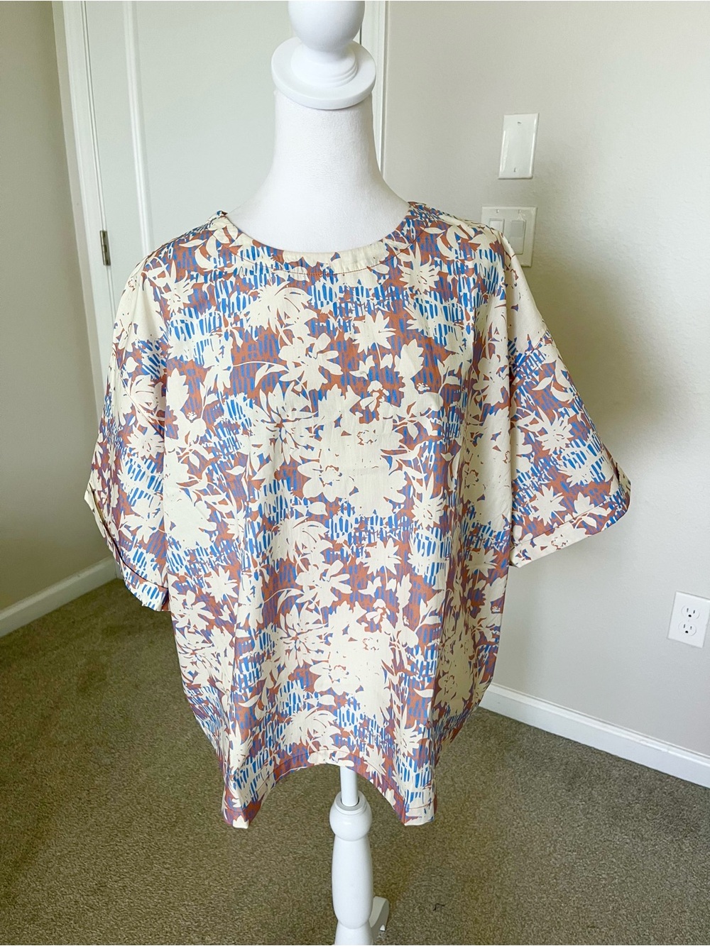 NWT Wildfang Floral Print in Cream, Brown & Blue Size 2X